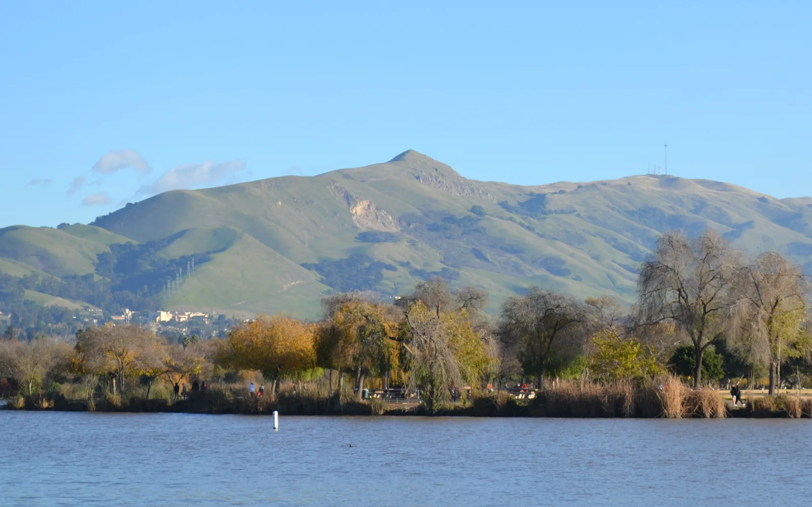 Fremont - Mission Peak over Lake Elizabeth, in Fremont, California (cropped)